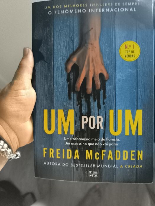 Freida McFadden - Um por Um