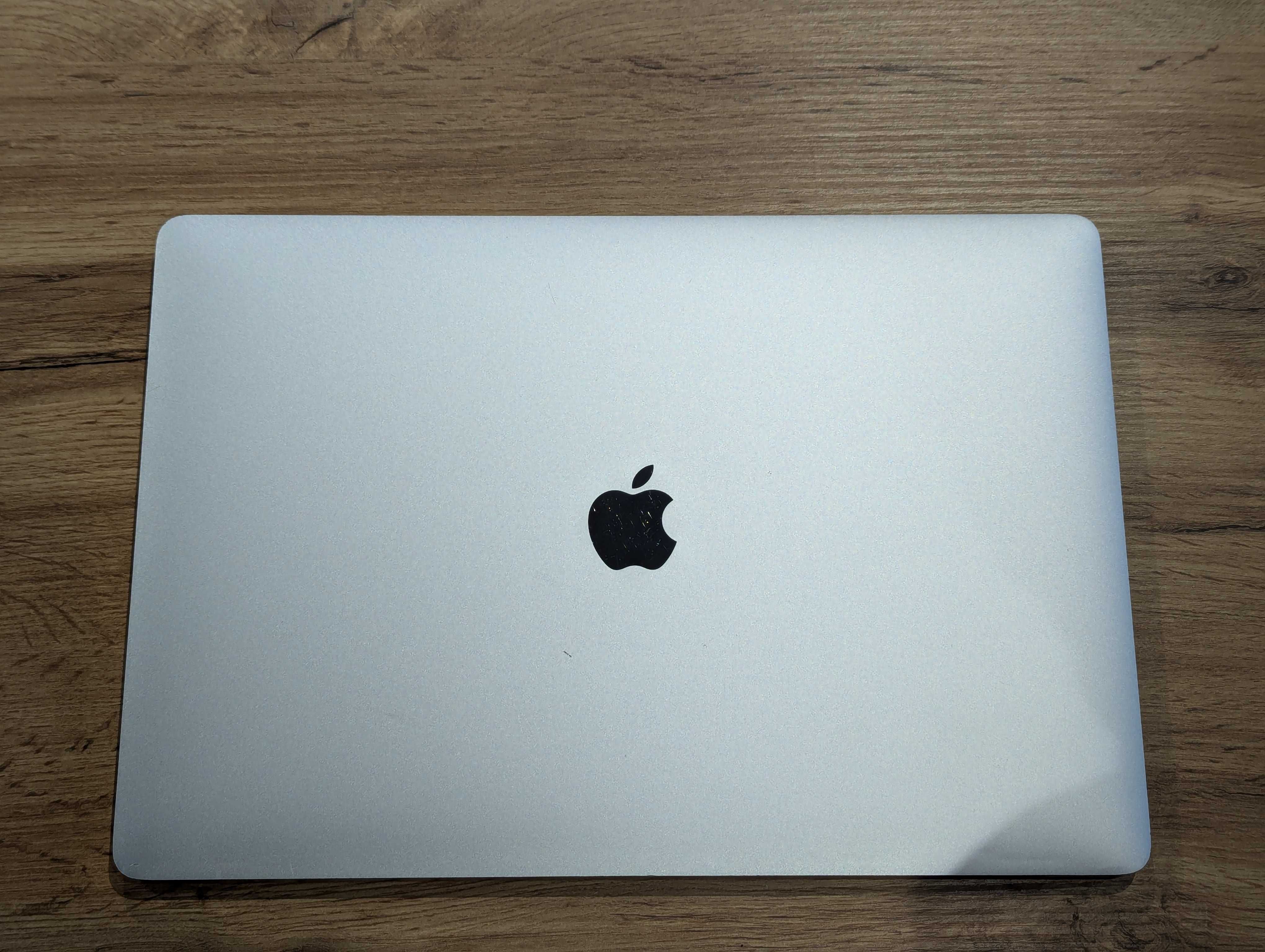 Macbook pro 15 2017 core i7 2.8ghz 16/256gb pro 555 2gb