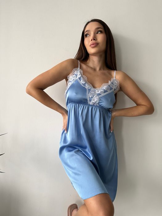 Пеньюар шелковый с кружевом