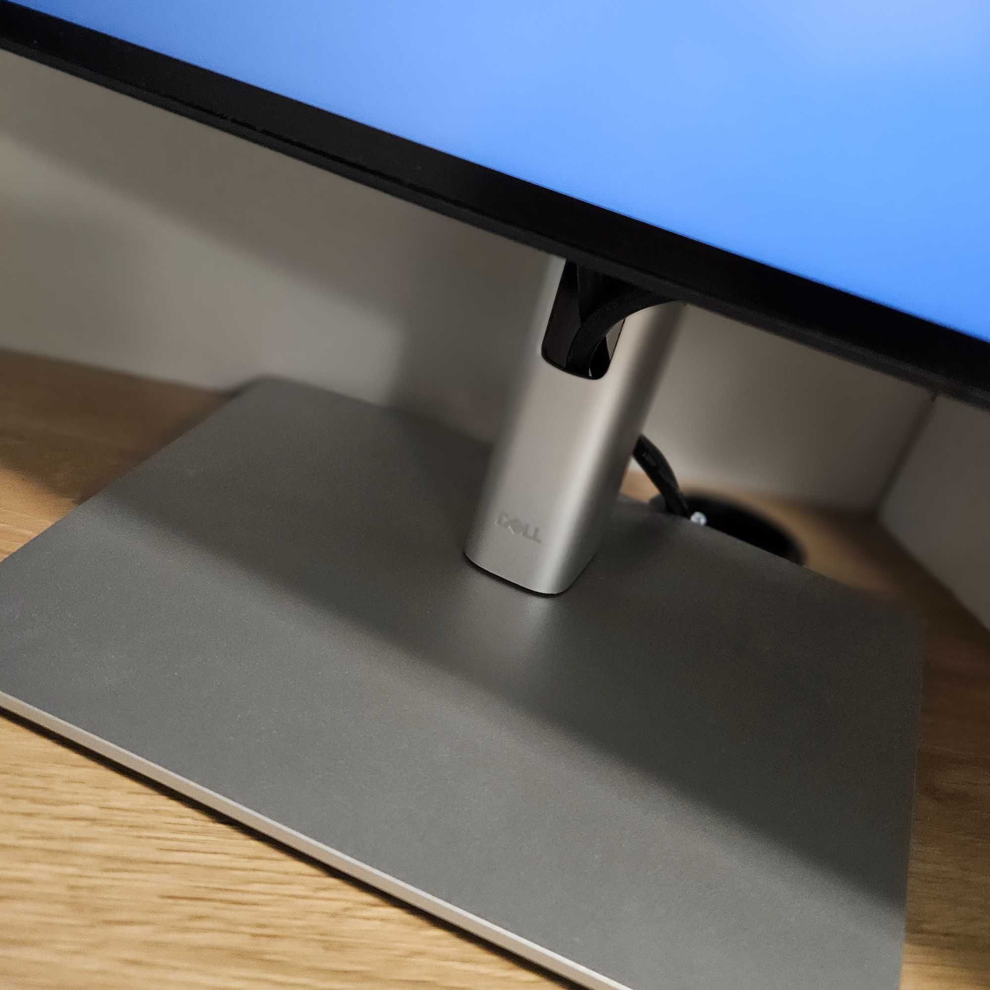 Monitor DELL Ultrasharp U2722DE