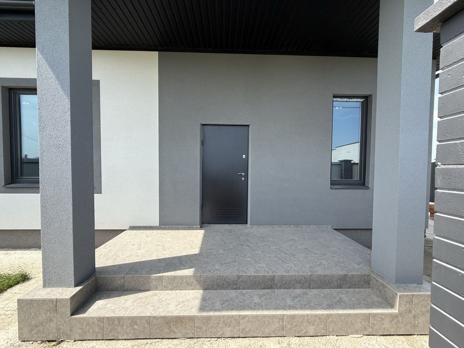 Будинок біля Десни,Зазимʼя,Лівий берег,асфальт,закрита територія