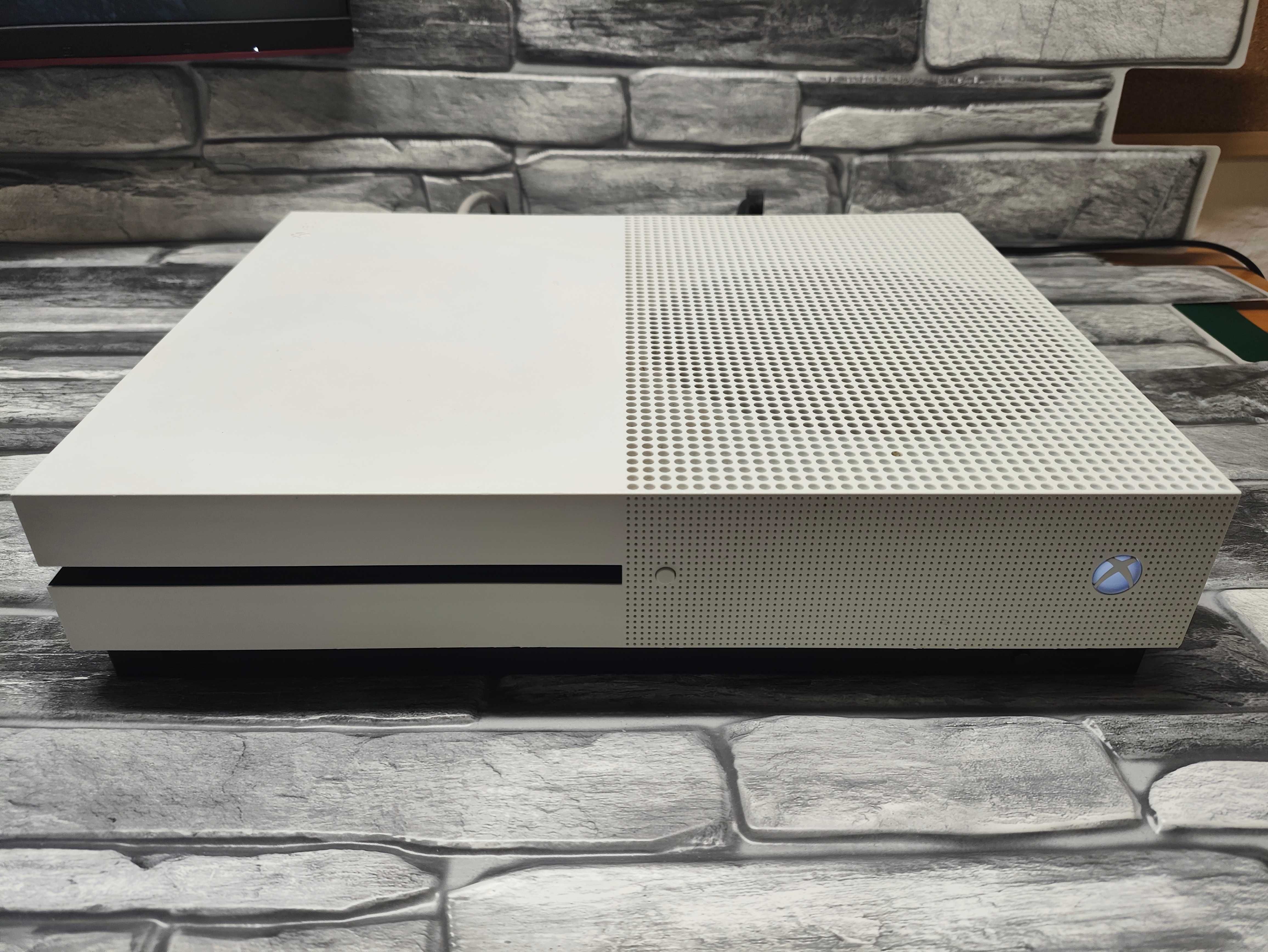 Xbox One S 1TB + Pad