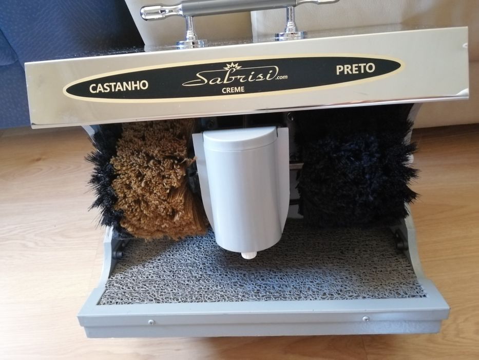 Máquina de engraxar e polir sapatos marca Sabrisi