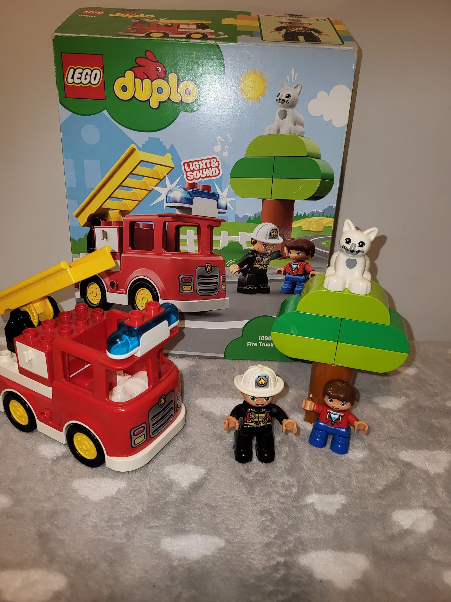 Zestaw lego duplo wóz strażacki numer 10901