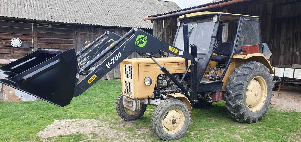 Ładowacz czołowy V700