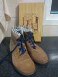 Botas em pele...