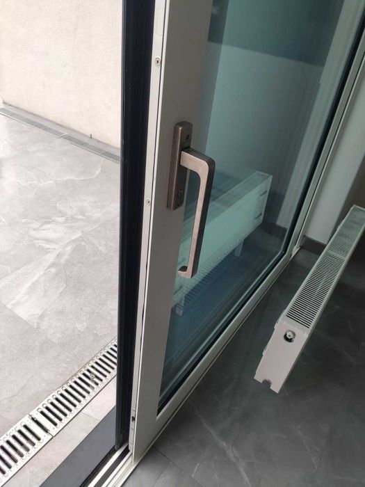 Алюмініеві вікна та двері в теплому та холодному алюмінії.