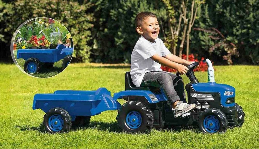 Синій трактор на педалях