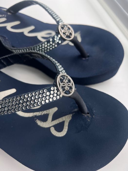 Жіночі вʼєтнамки Guess