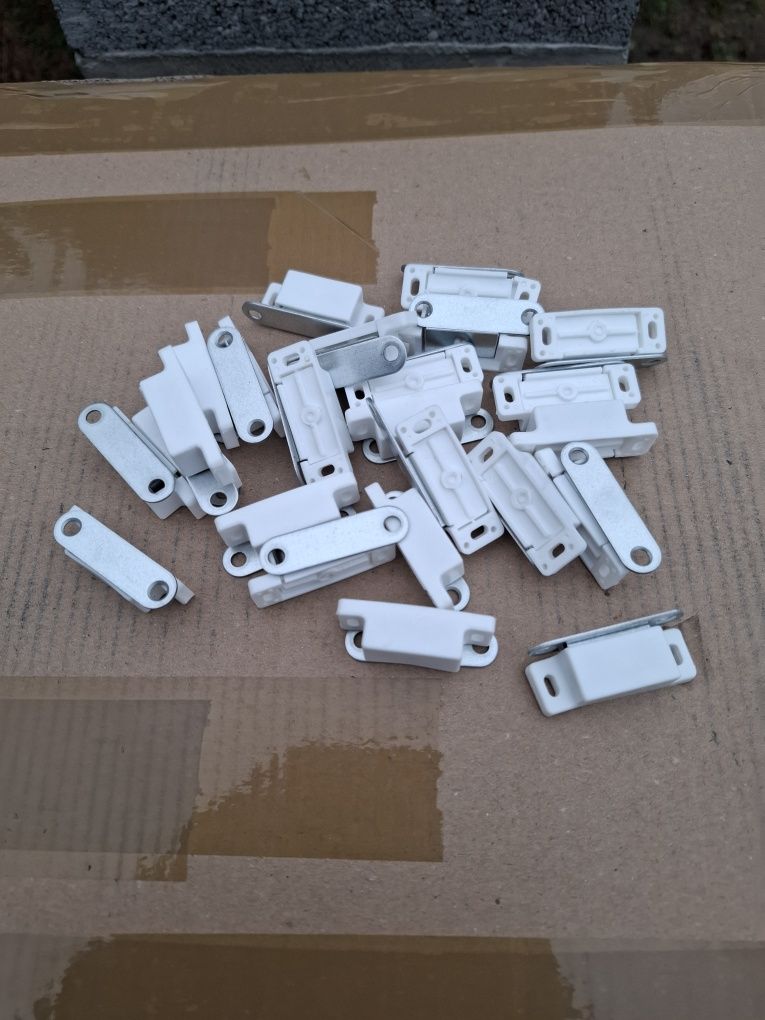 Magnesy do mebli
