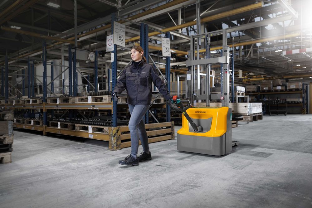 NOWY Jungheinrich AMC 12 Wózek podnośnikowy widłowy Paleciak elektryk