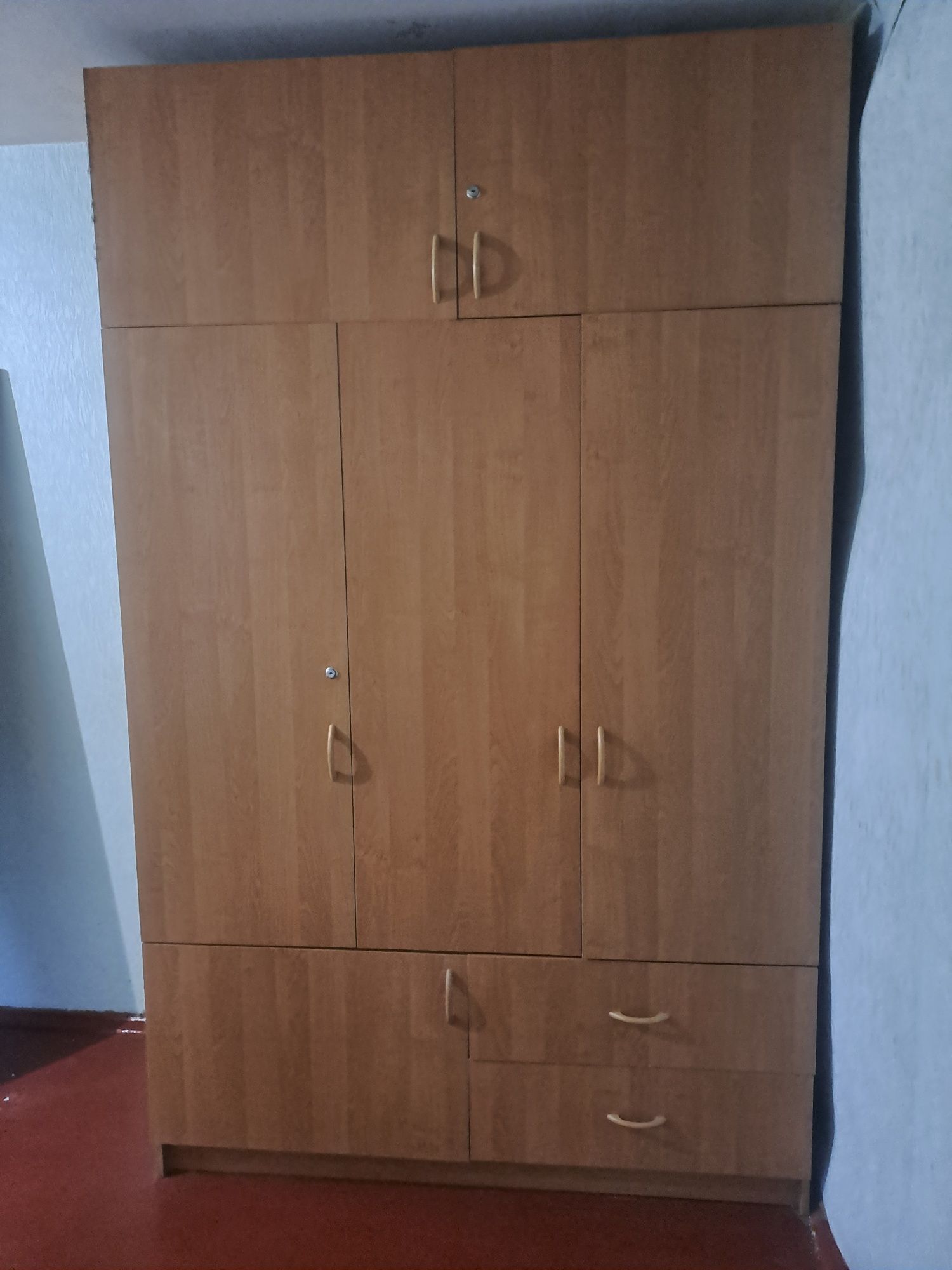 Продам шкаф, в нормальном стані