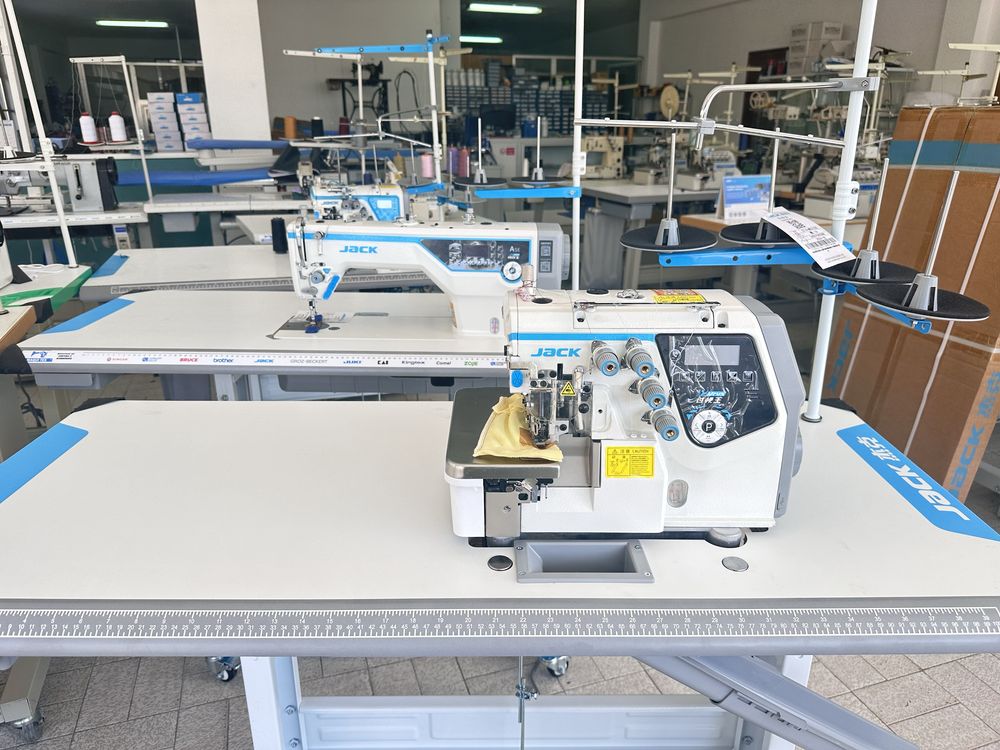 Maquina costura corte cose Jack C7 Urus nova corte linha
