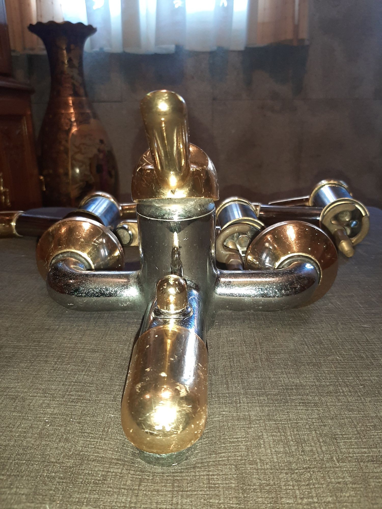 Torneiras Vintage em Aço Cromado e Dourado