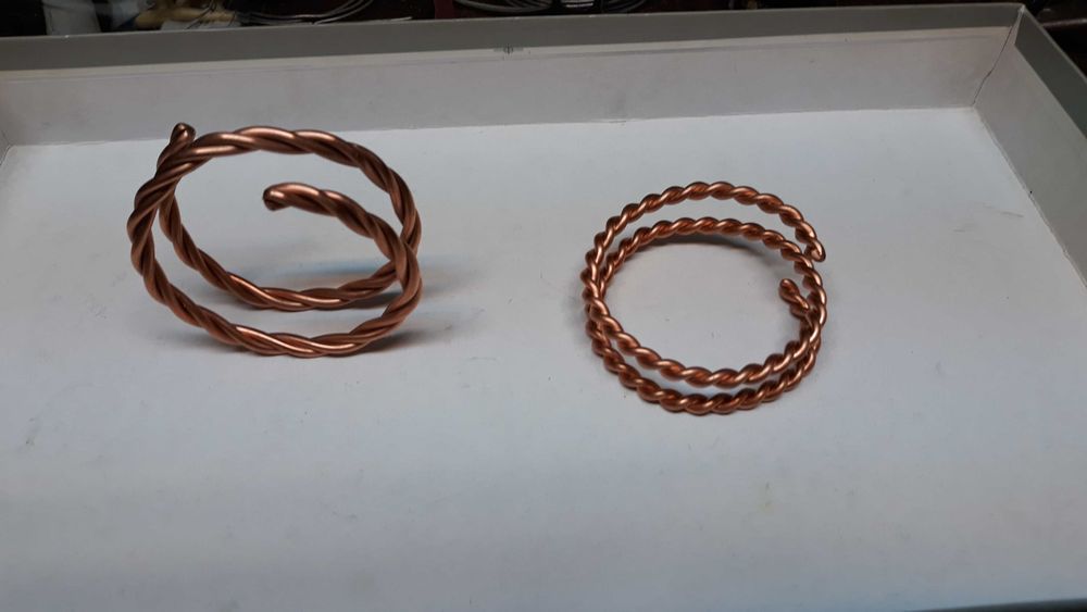 pompa , lampy . , I-phon ,pilot i podstawa , bransoletki  , zamek
