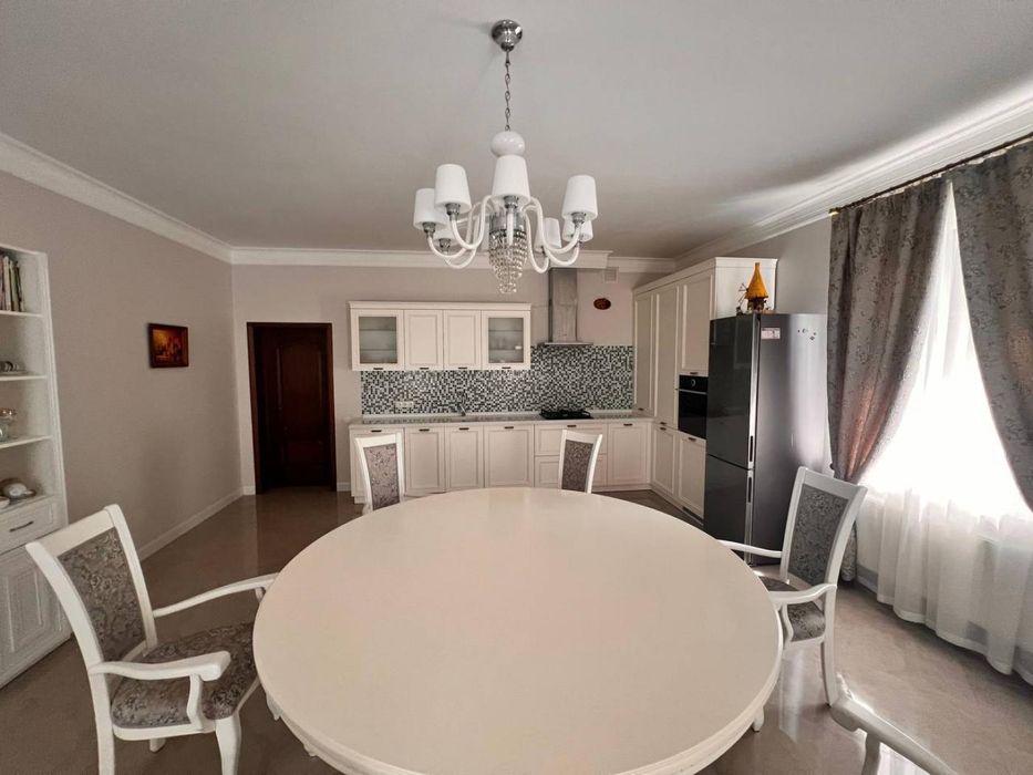 Продається неймовірний будинок неподалік від Центрального парку!