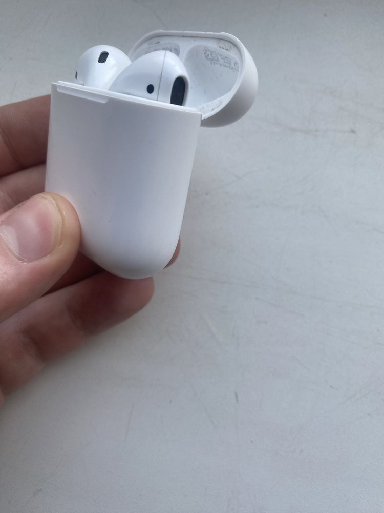 Навушники Apple AirPods with Charging Case (MV7N2) (2-е покоління)