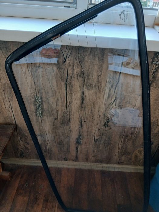 Задне вітрове скло Гольф-2.