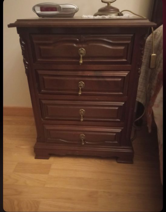 Quarto completo em madeira maciça