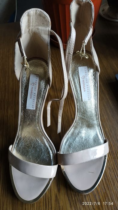 Босоножки женские светлобежевые