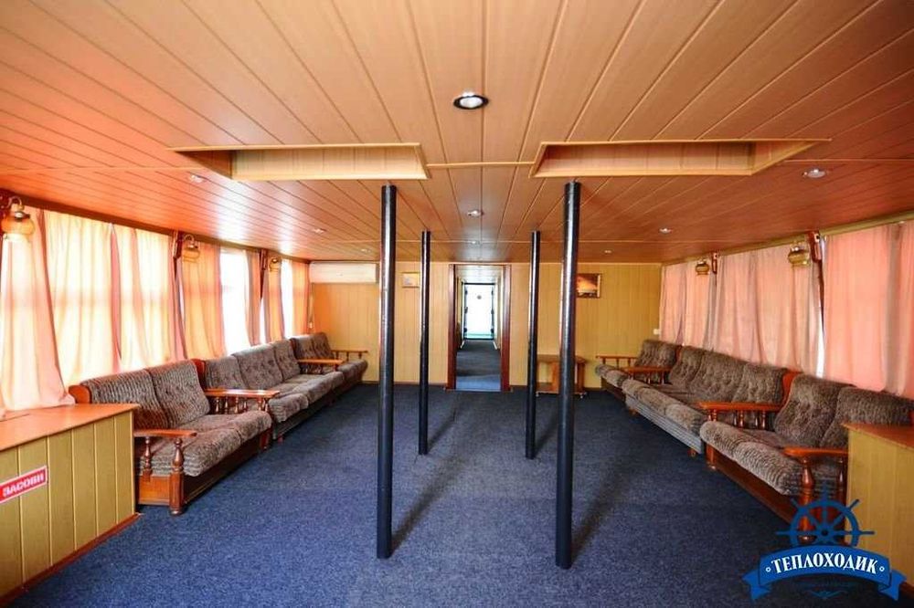 Теплохід, судно.