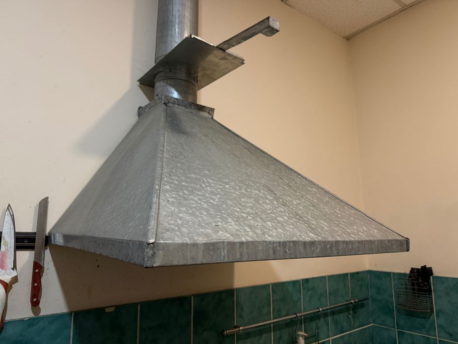 Витяжка на кухню кафе