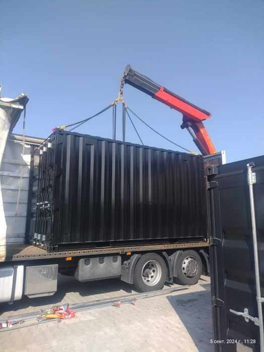 Transport, magazyn, dystrybucja ciężarówką z HDS i wózkiem widłowym