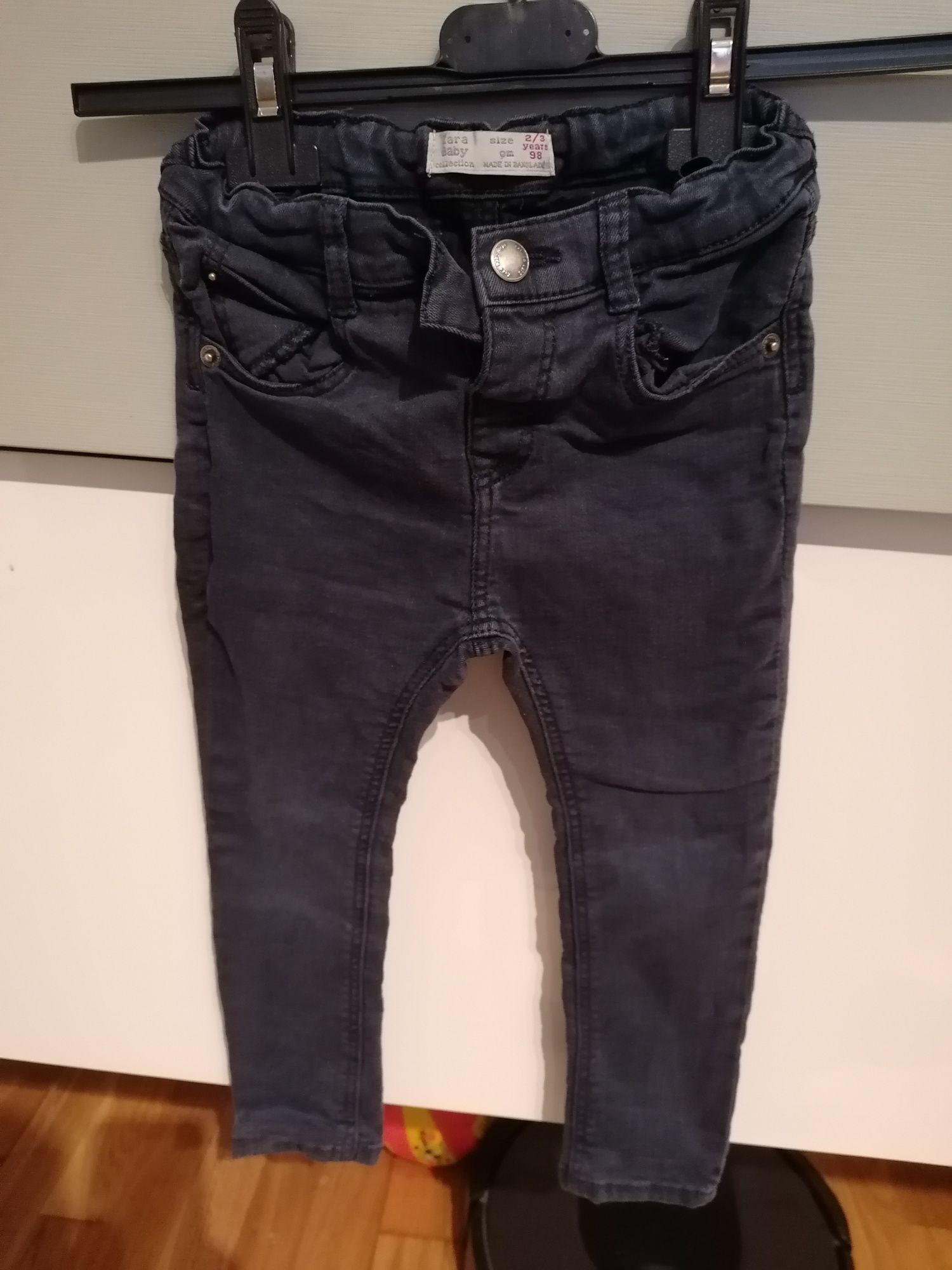 Jeans para criança em cinza - Zara Baby