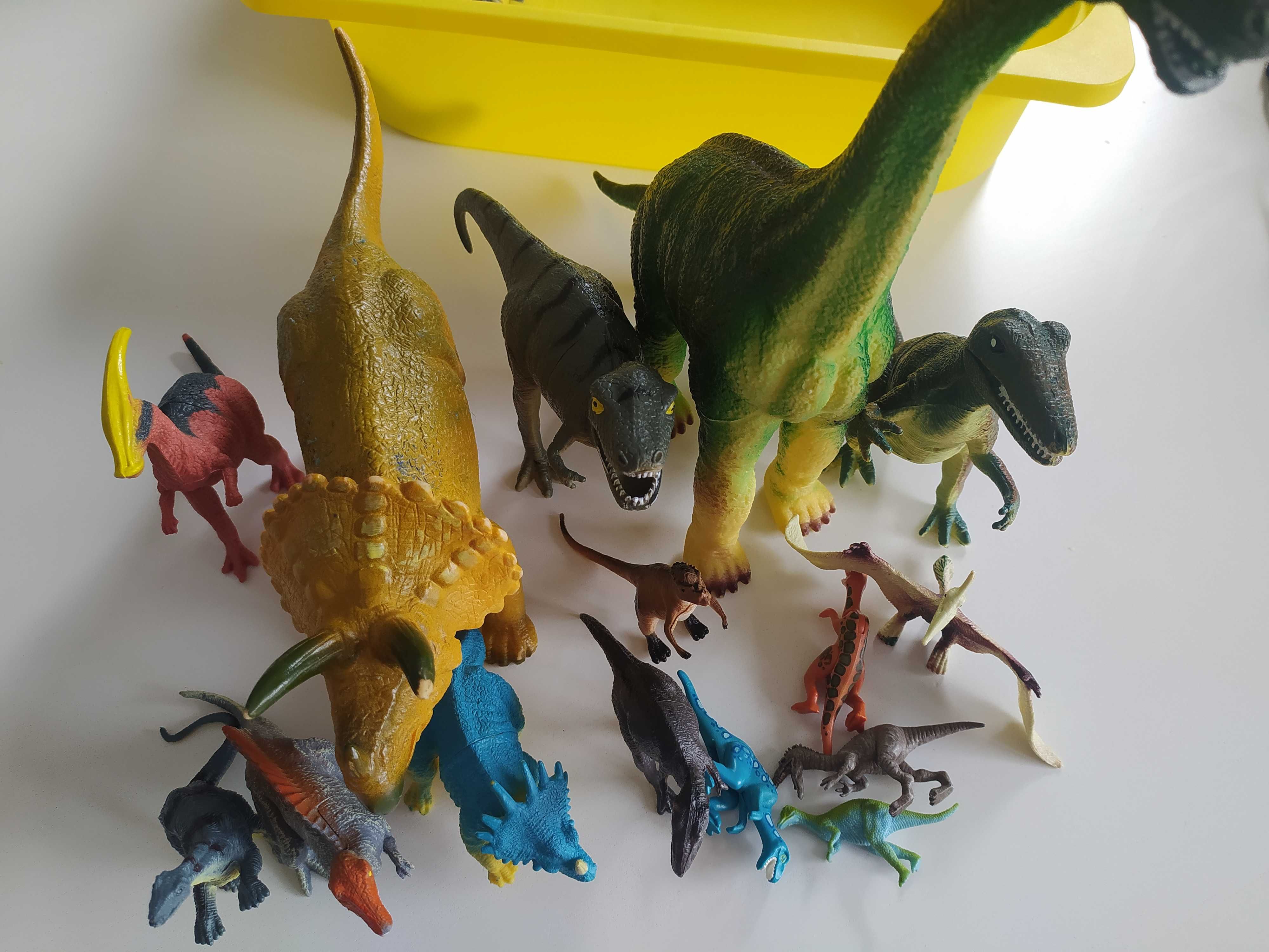 Zestaw gumowych dinozaurów