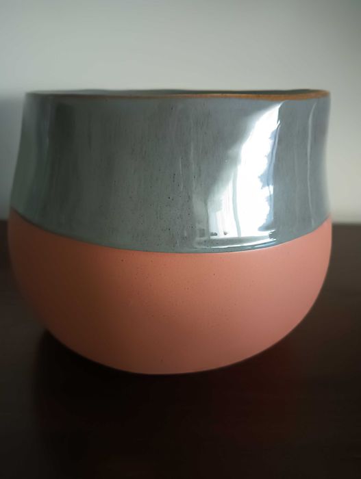 Vaso decorativo barro e pintura cinza