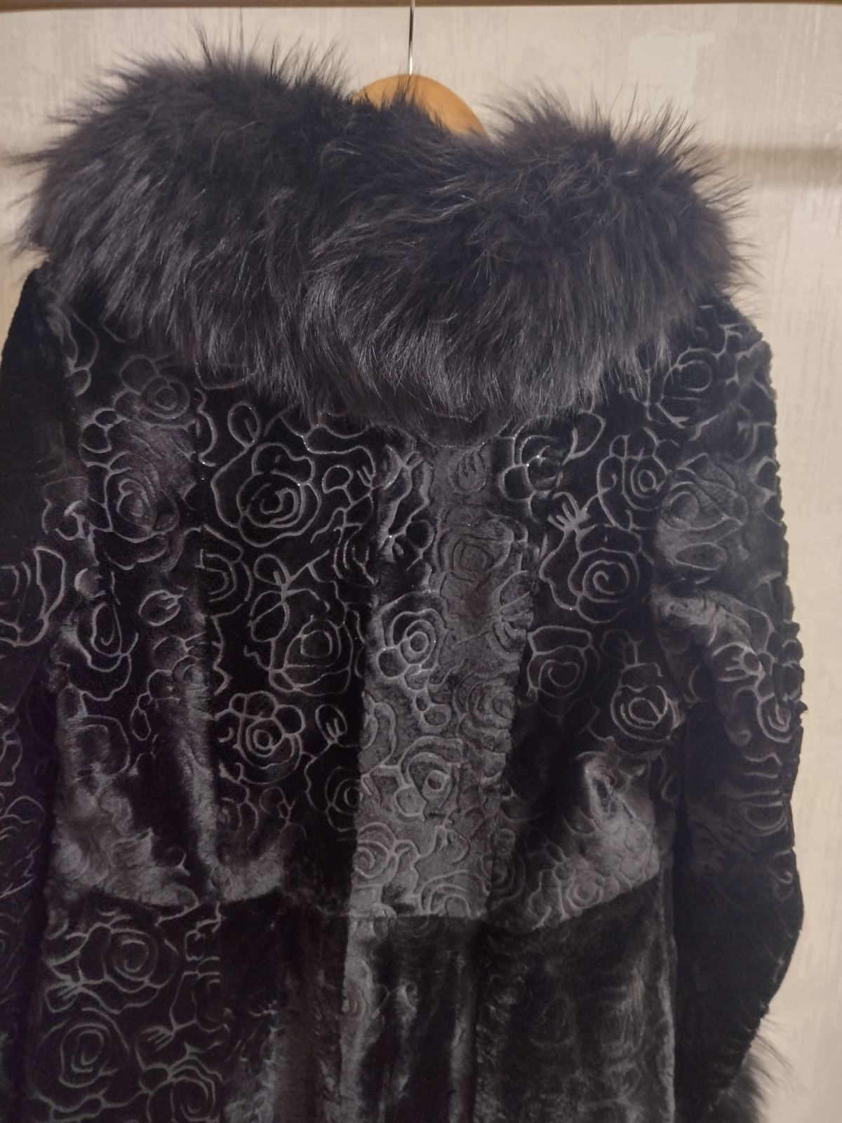 Продам зимове пальто (хутро поні та песця) 44 розмір