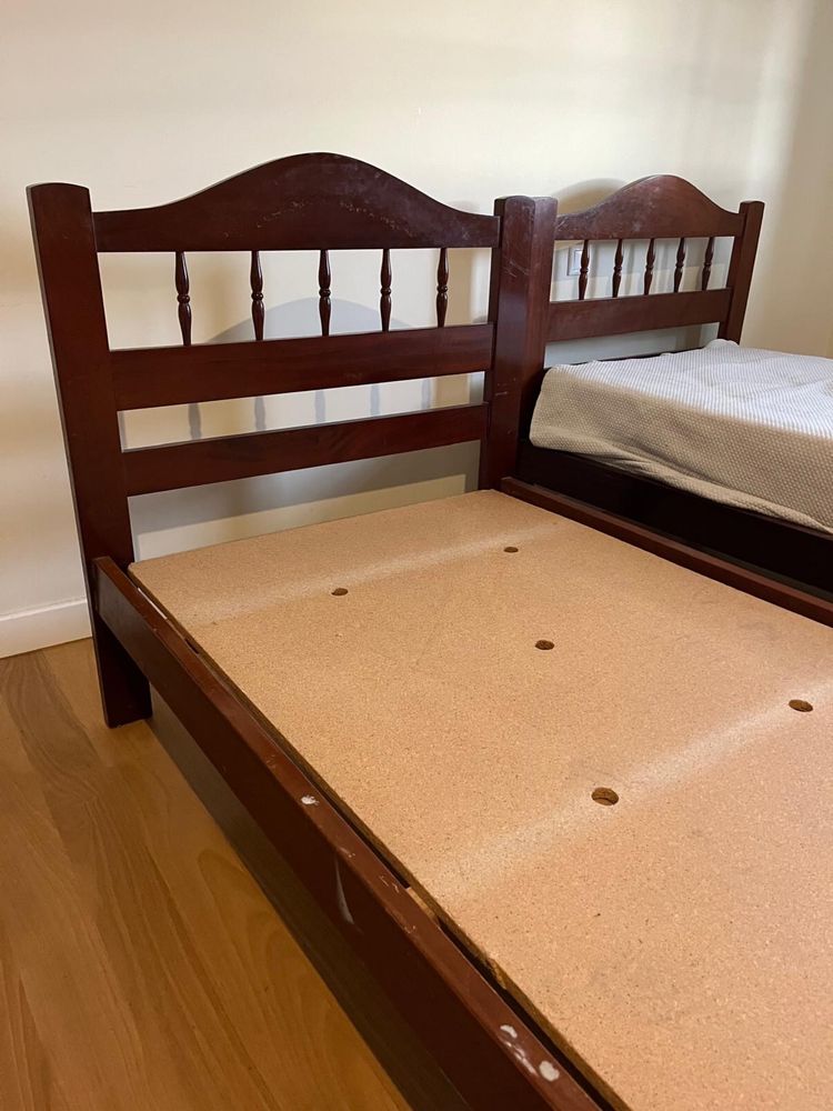 2 camas com estrado + colchão