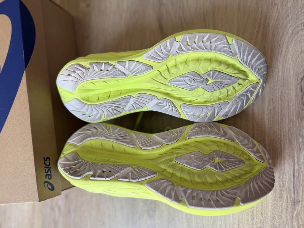 Asics Novablast 4 (como novos)