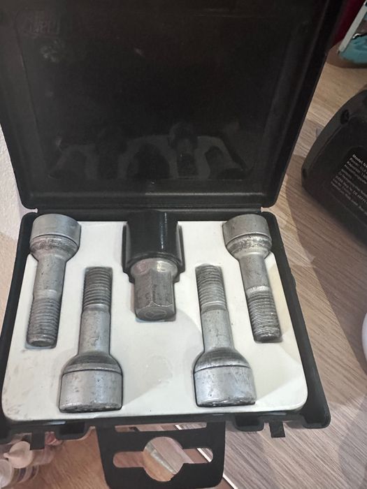 Parafuso antifurto  para jantes