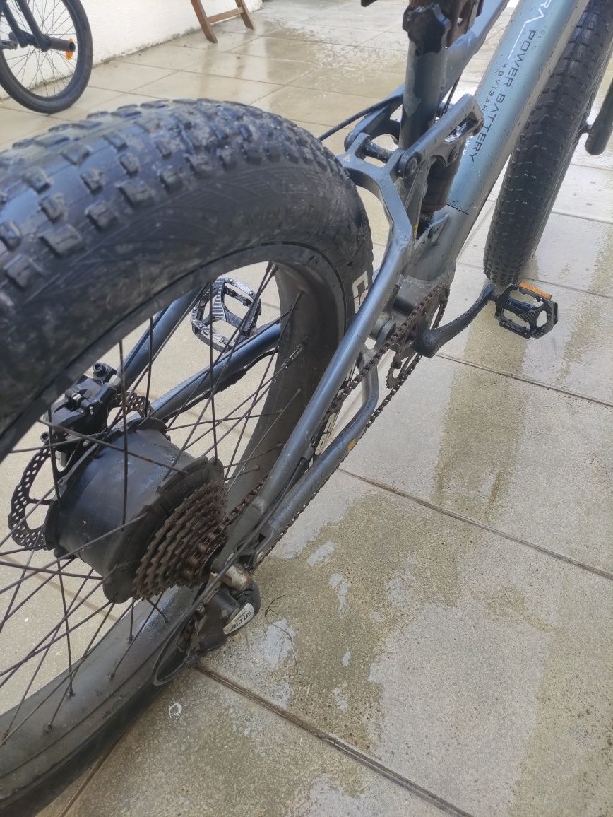 Bicicleta elétrica fat bike