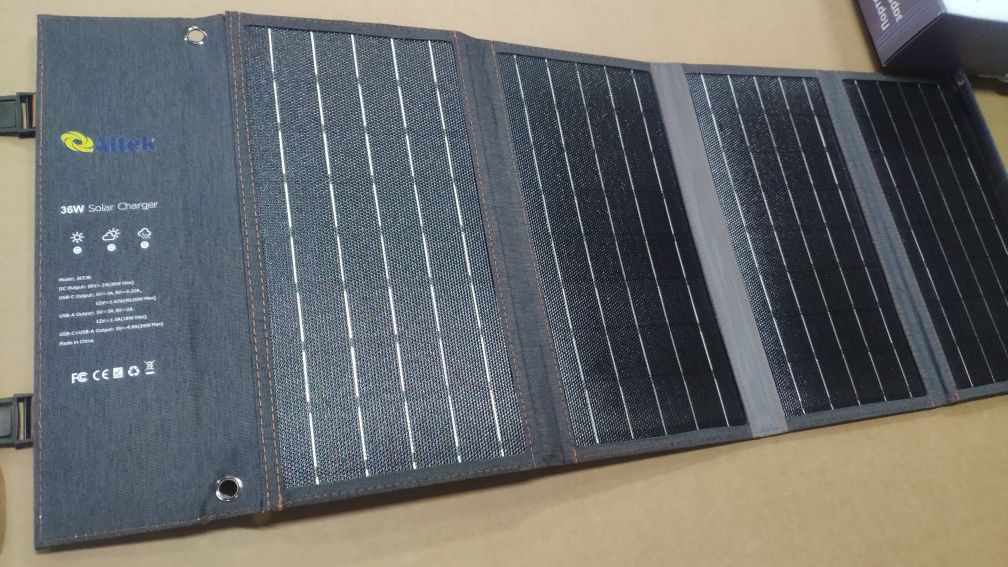 Портативна розкладна сонячна зарядка 36W ALT-36. Солнечная панель