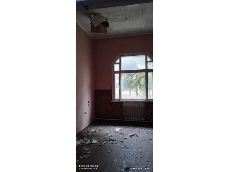 Адміністративна будівля, 977 кв. м, сел. Драбів, вул.Володимирська, 6