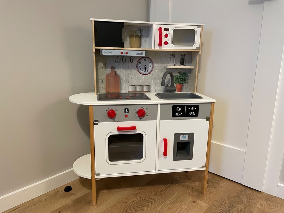 Kuchnia zabawkowa (Lidl) wraz z dodatkowym wyposażeniem