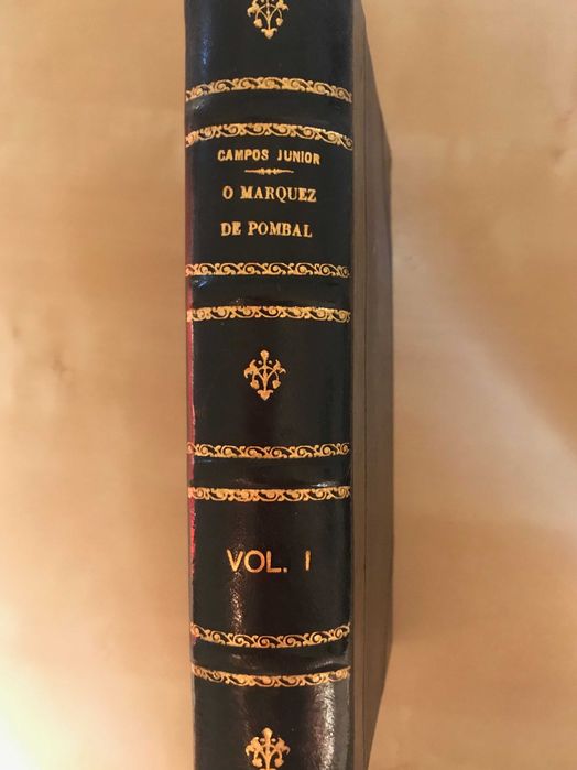 Livro antigo muito bem encadernado - Marques de Pombal