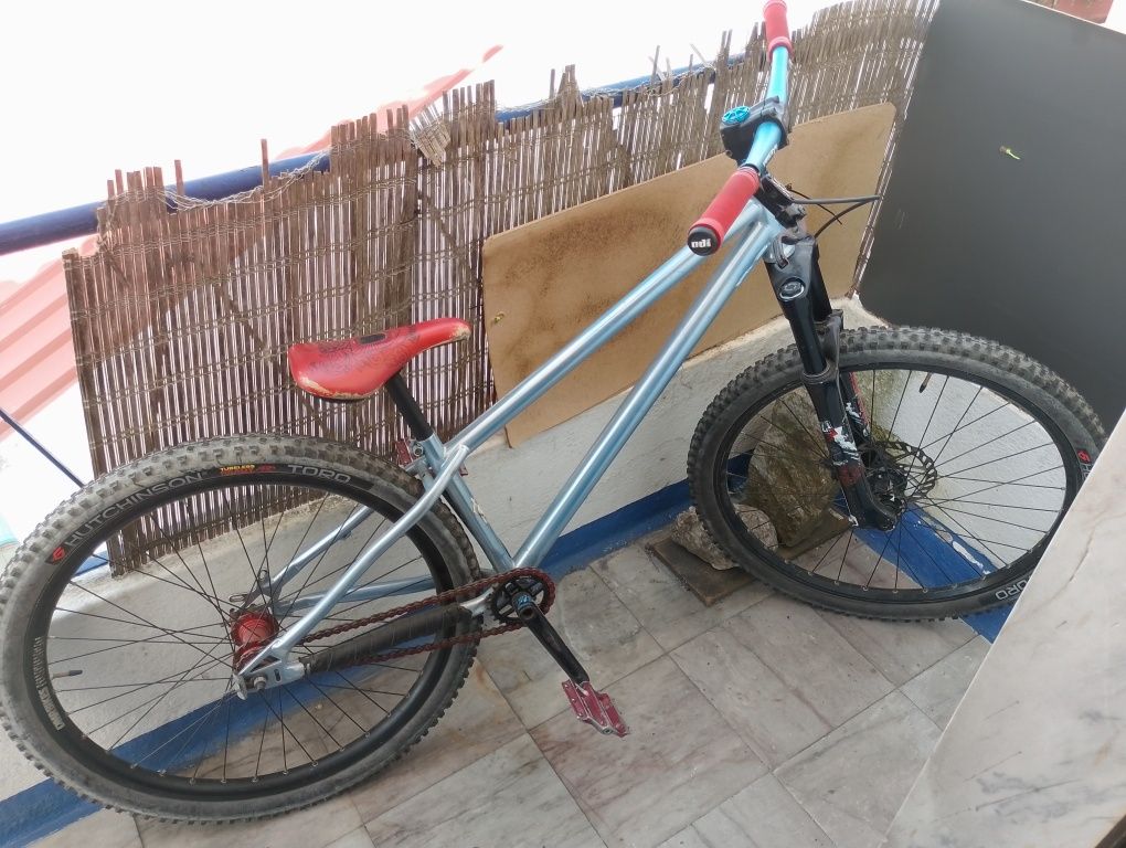 Bicicleta dirt quadro mondraker