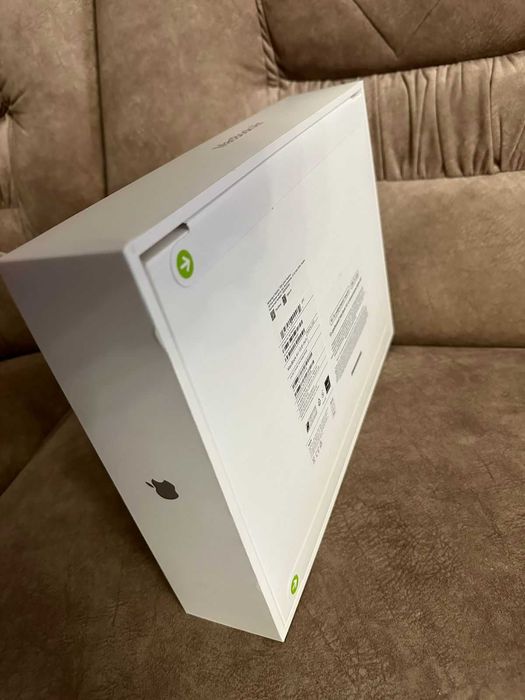 Продам новий запакований MacBook Air 13.6-inch з процесором Apple M2