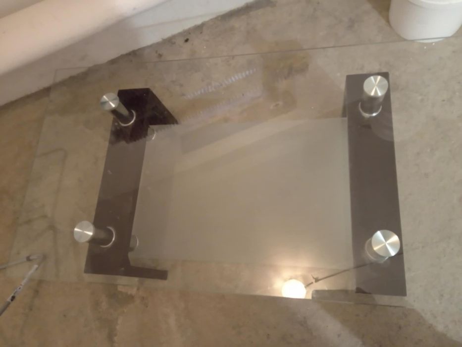 Stolik szklany do pokoju