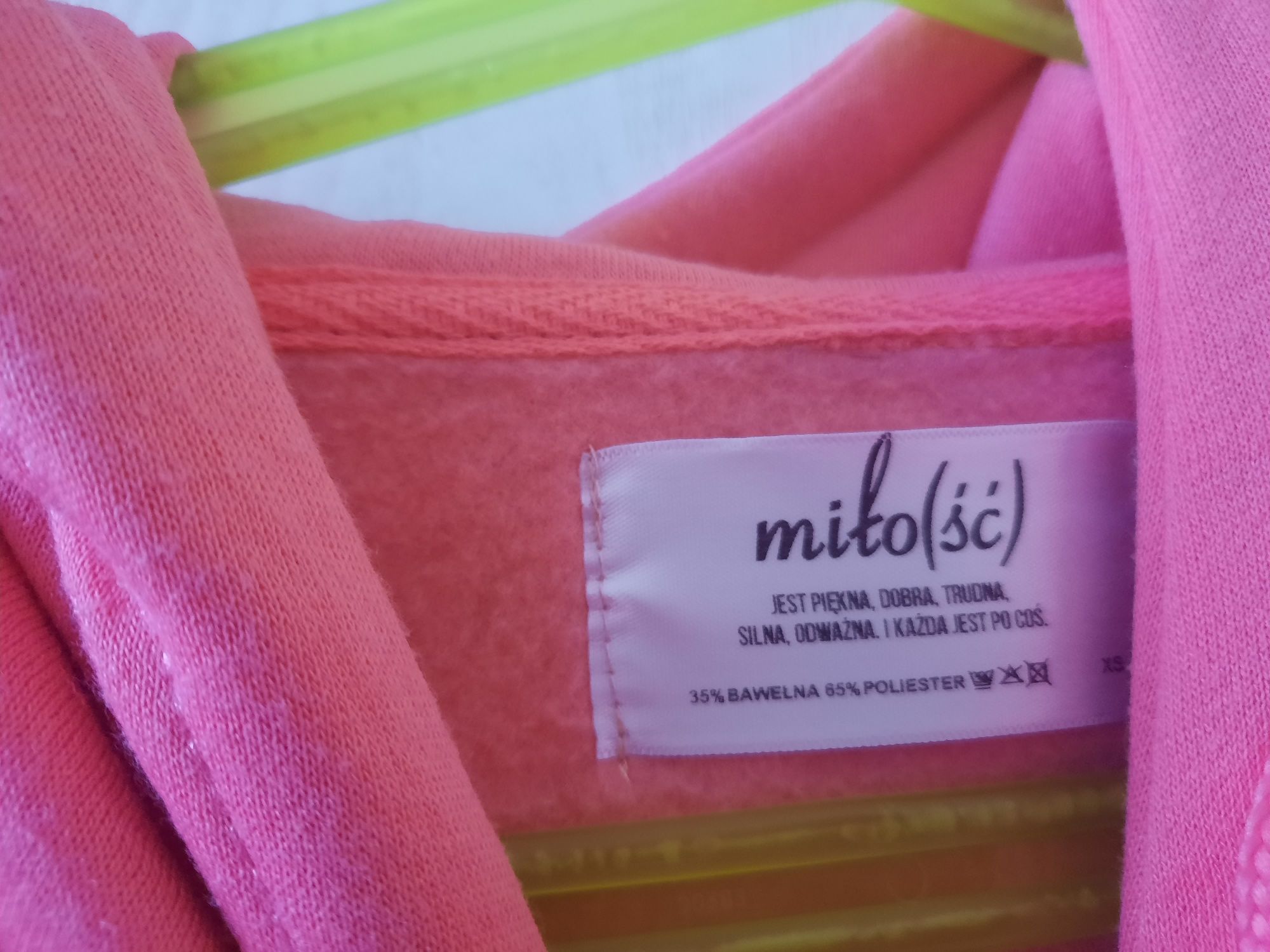 Różowa bluza miłość
