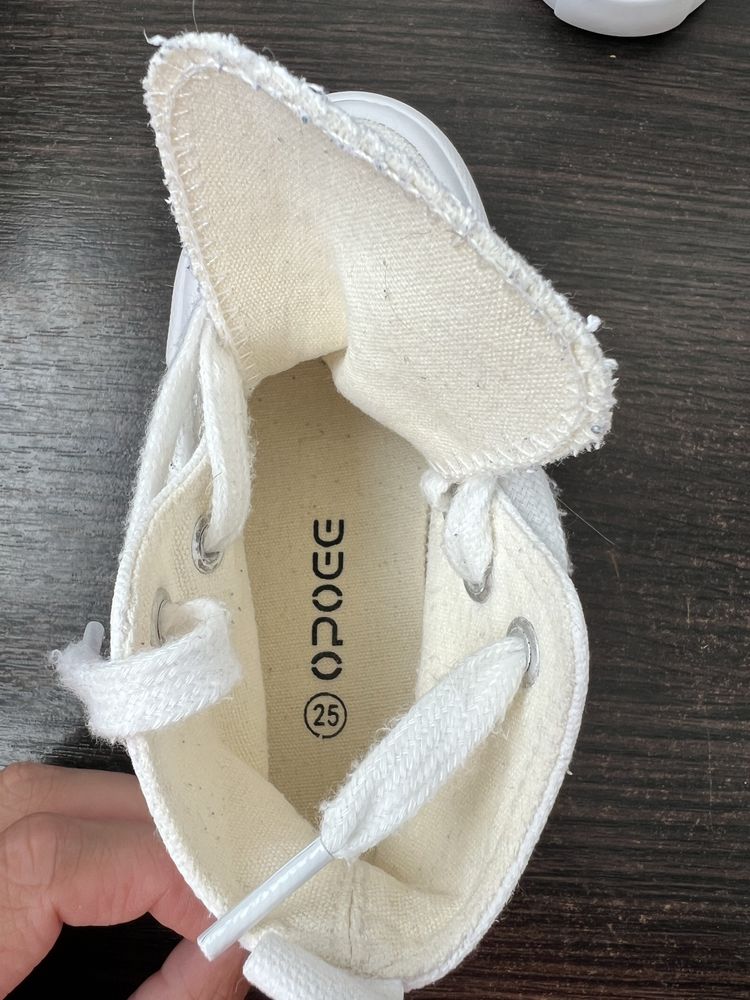 Кеди у стилі Converse