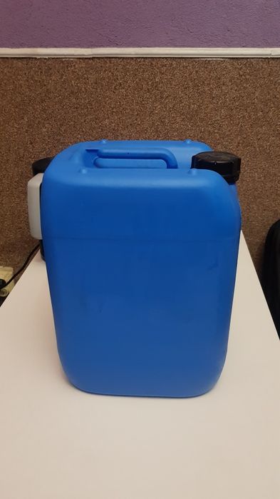 пластиковые канистры 20л. Б/у