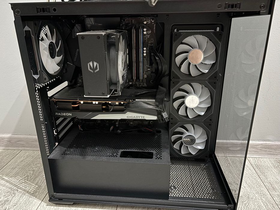 Komputer gamingowy Ryzen 5 5600 / rx 7600 OC 8gb + Monitor 240Hz