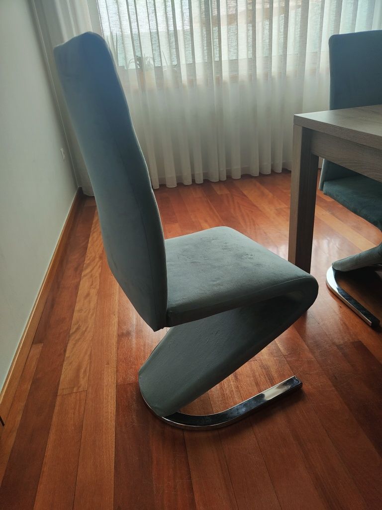 Mesa de sala de jantar mais 6 cadeiras com tecido antigato