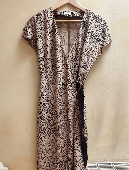 Sukienka Vissavi • stylowa panterka • safari kopertowa