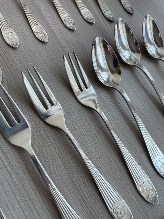 Komplet sztućców deserowych nakryć srebrzonych posrebrzanych PRL