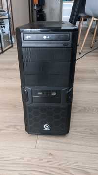 Komputer PC z dedykowaną kartą graficzną